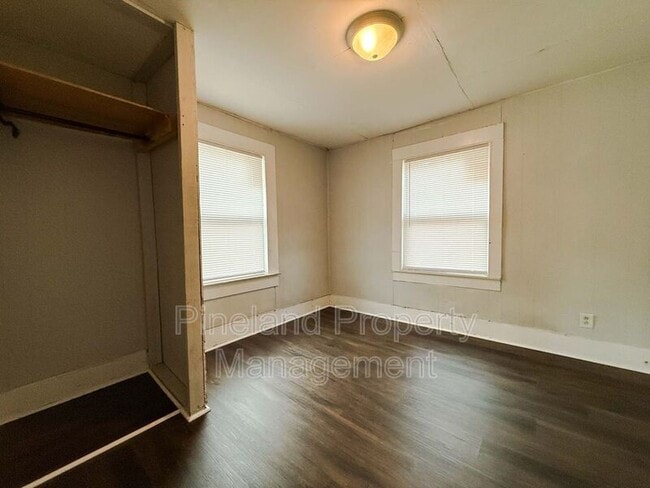 Building Photo - 407 Andy St