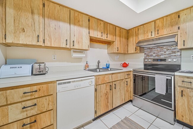 Building Photo - 6108 Whiskey Creek Dr
