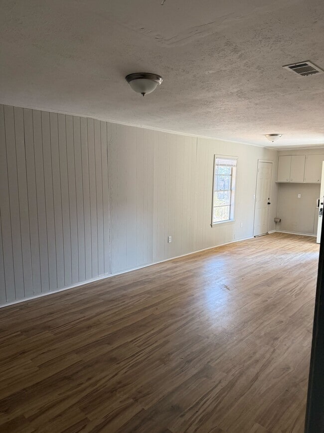 Building Photo - 332 N Flag Chapel Rd