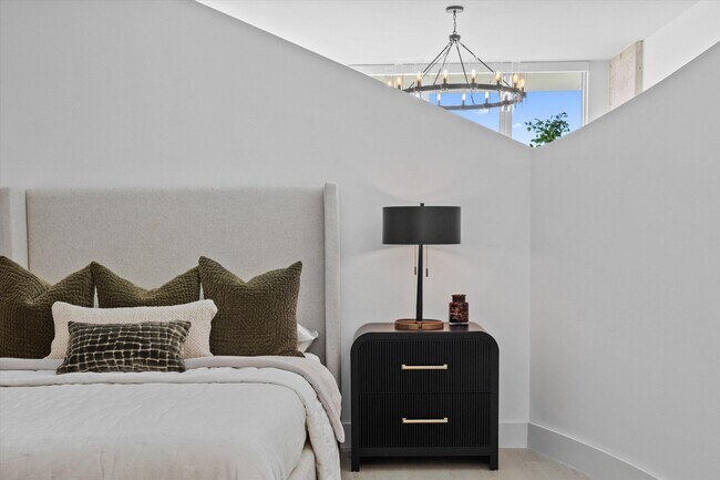 Building Photo - 300 S Australian Ave