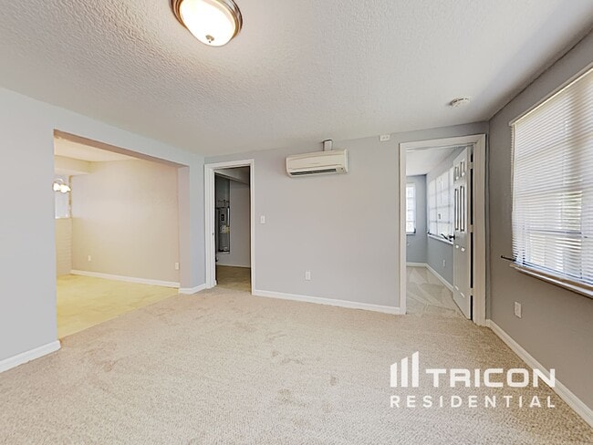 Building Photo - 2160 Alemanda Dr
