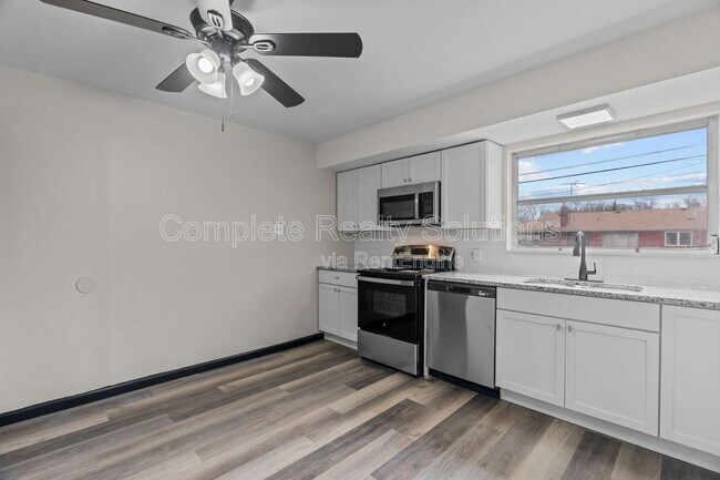 Building Photo - 5150 Wallingford Dr