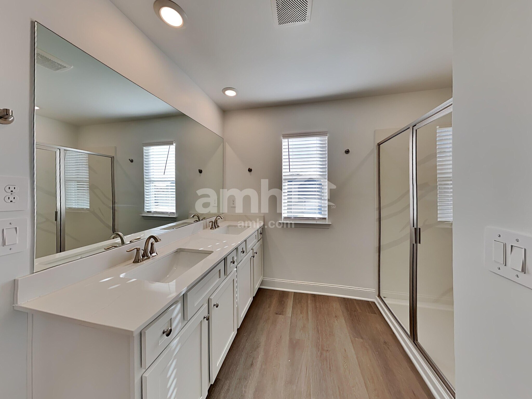 Building Photo - 305 Golucke Way