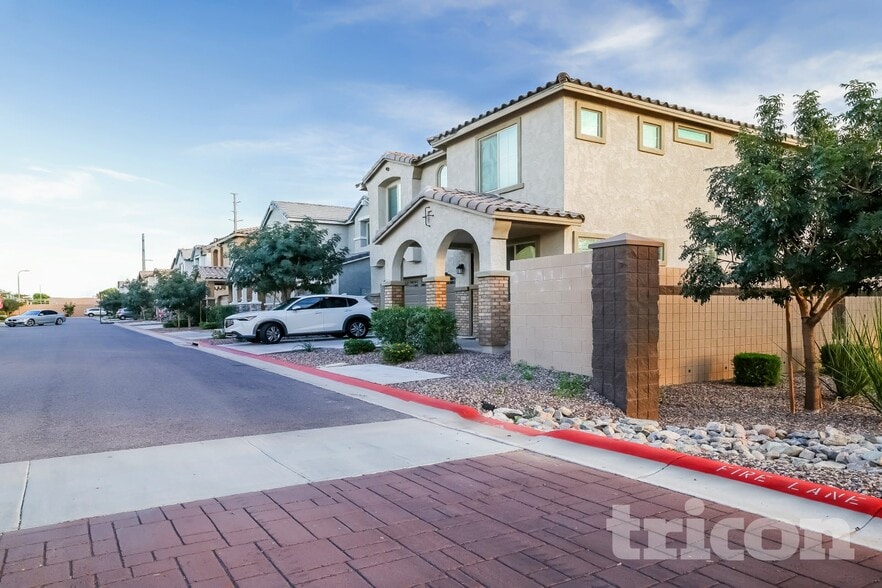 Building Photo - 8616 E Posada Ave