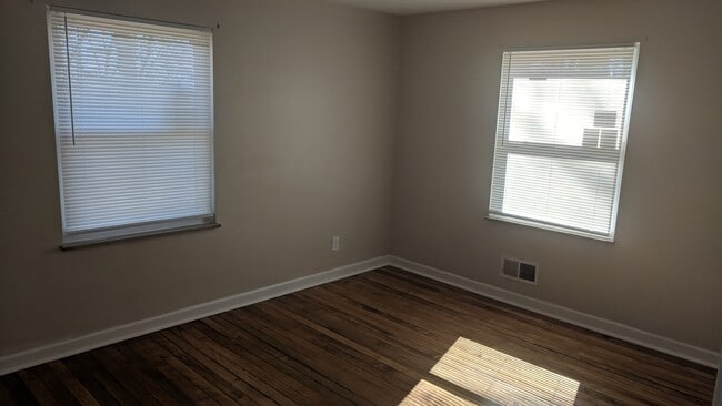Building Photo - 3231 Alpine Pl