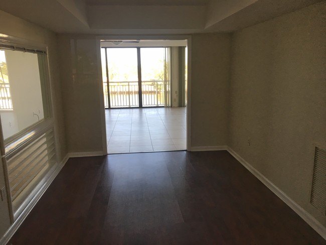 Guest Bedroom/Office - 3100 NE 48th St