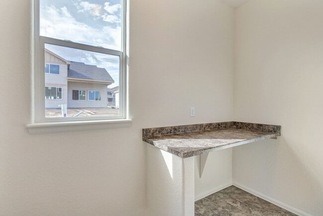 Building Photo - 935 Mount Shavano Ave