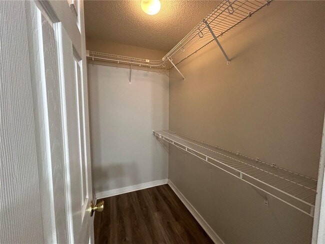 Building Photo - 6626 Woodside Ct E