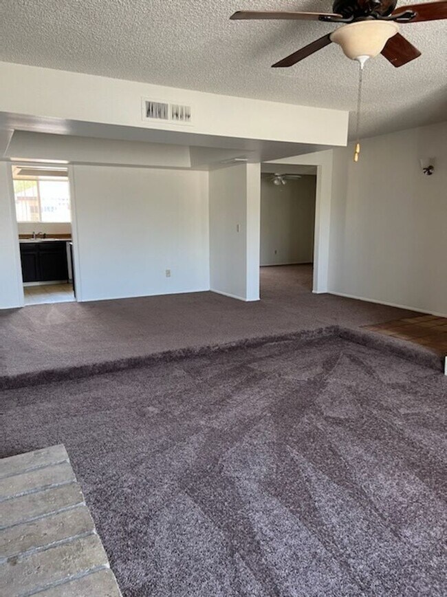 Building Photo - Charming 3 Bed 2 Bath home in Mesa with co...