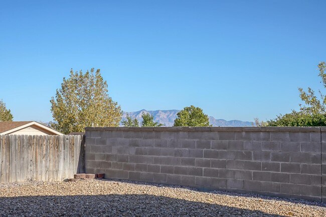 Building Photo - 3146 Chama Meadows Dr NE