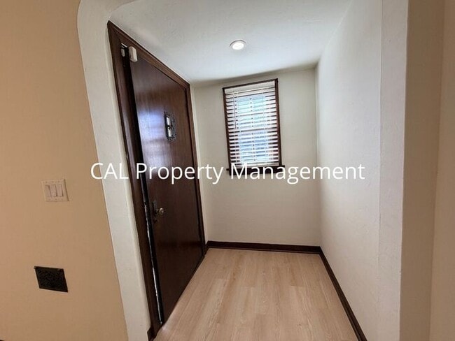 Building Photo - 3 Bed/2 Bath Single Level Home!