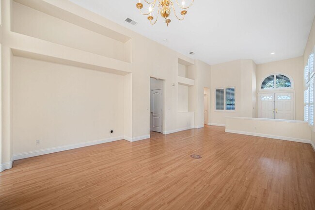 Building Photo - Highly Desirable Executive Home: 4 Bedrooms, 3 Bathrooms of Luxury Living