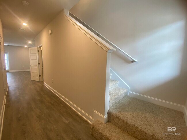 Building Photo - 6681 Spaniel Dr