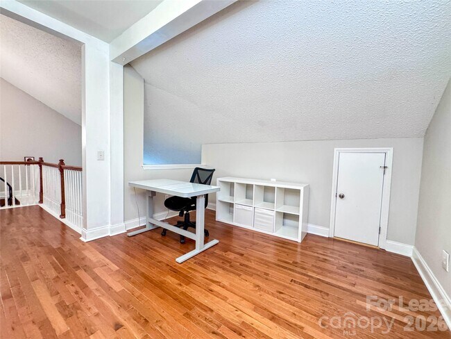 Building Photo - 19901 Henderson Rd