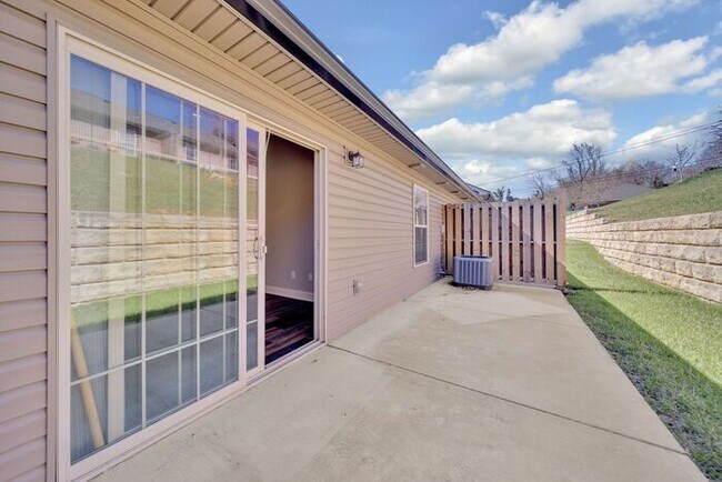 Building Photo - Hillrise III - 2 BR/1.5 Bath One Level with Attached Garage