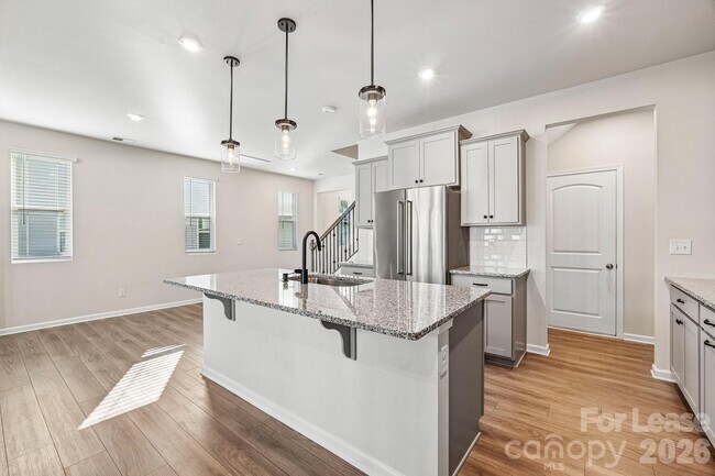 Building Photo - 15618 Little Bluestem St