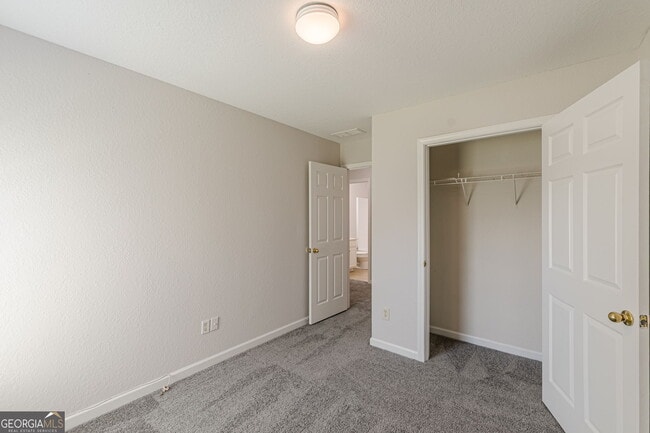 Building Photo - 274 Brookview Dr
