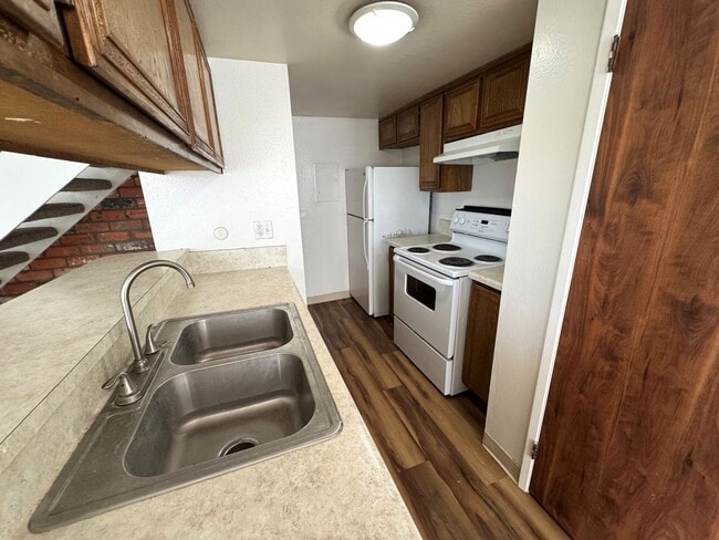 Building Photo - Centrally Located McKeon Condo