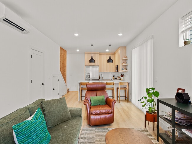 Building Photo - 5271 N Oberlin St