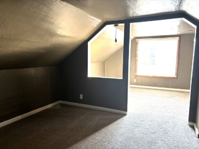 Building Photo - 516 W Wescott Ave