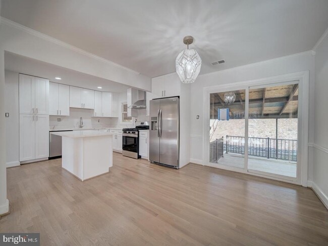 Building Photo - 2303 W Longview Dr