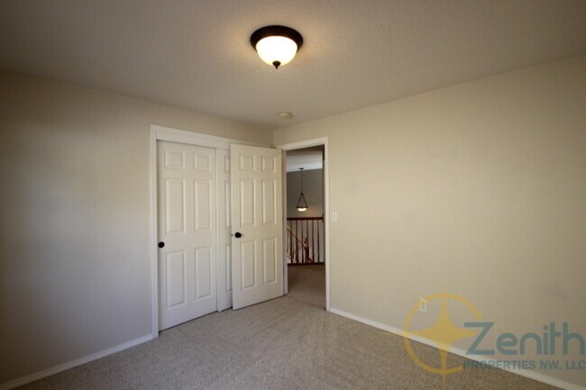 Building Photo - 7205 NE 159th Ave
