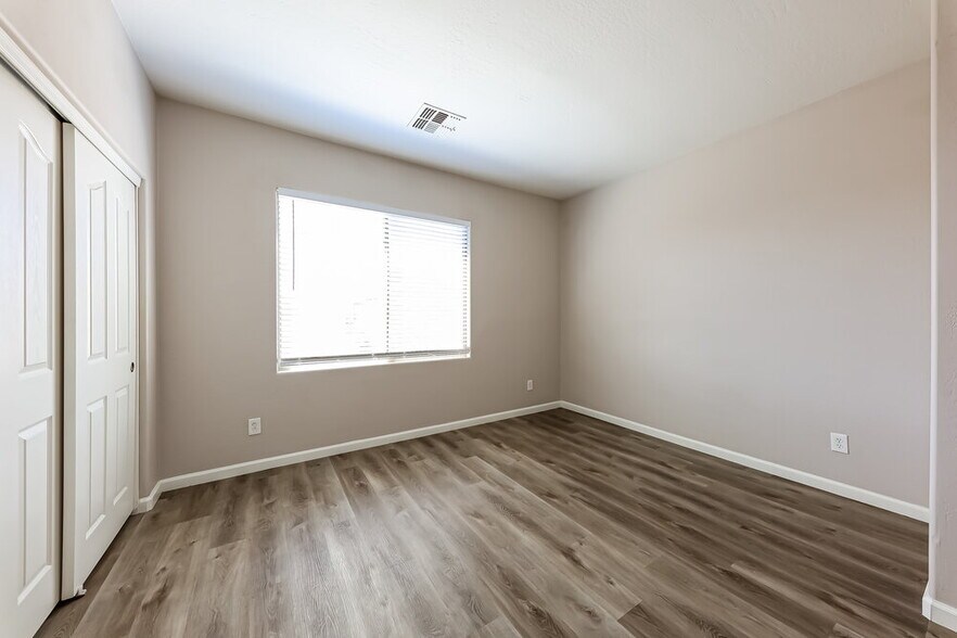 Building Photo - 15873 N 73rd Ln