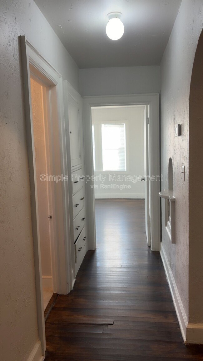 Building Photo - 946 East Dr