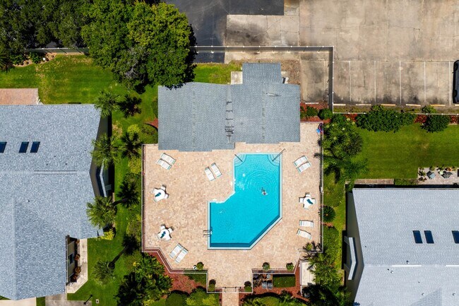 Building Photo - 470 9th Pl