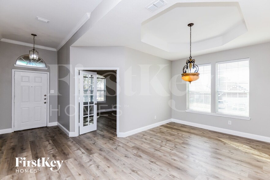 Building Photo - 860 Roaring Springs Rd