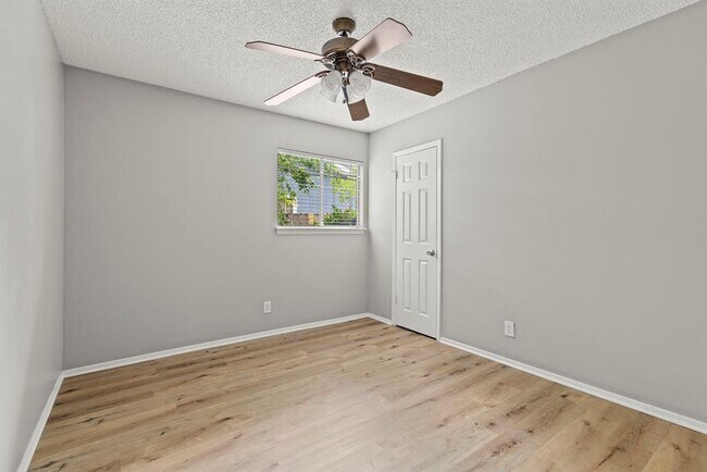 Building Photo - 618 Buckskin Dr