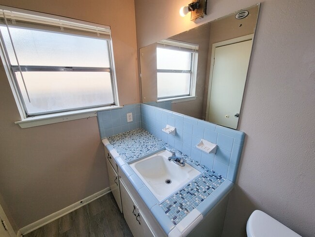 Building Photo - 2114 Yorktown Ct N