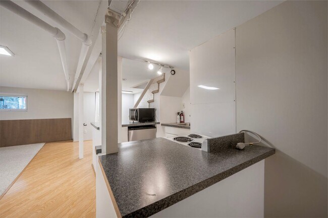 Building Photo - Available Now! Recently Renovated 4 Bedroo...