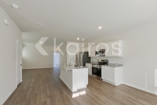 Building Photo - 2541 Banyan Circle