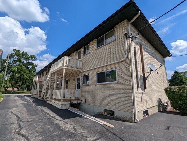 Building Photo - 235 E Palatine Rd