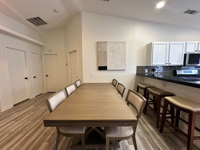 Building Photo - 54445 Avenida Alvarado