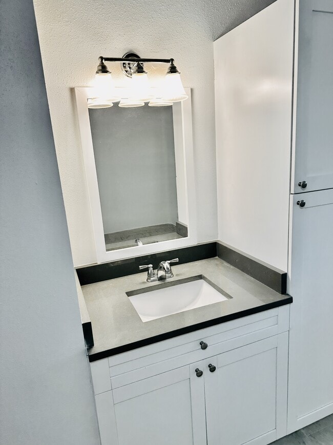 Building Photo - 826 Wiggins Pass Rd