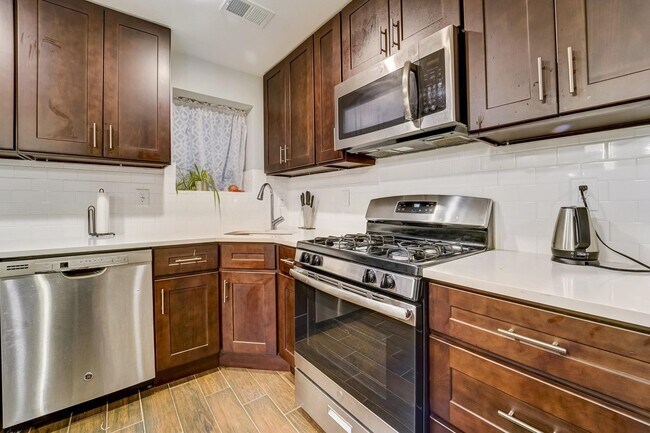 Building Photo - 2765 John F. Kennedy Blvd