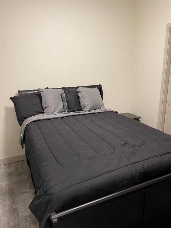 Building Photo - 1417 W 9th St