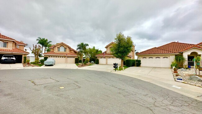 Building Photo - Awesome Two-Story Home, Recently & Freshly Updated, just minutes to downtown Fallbrook!