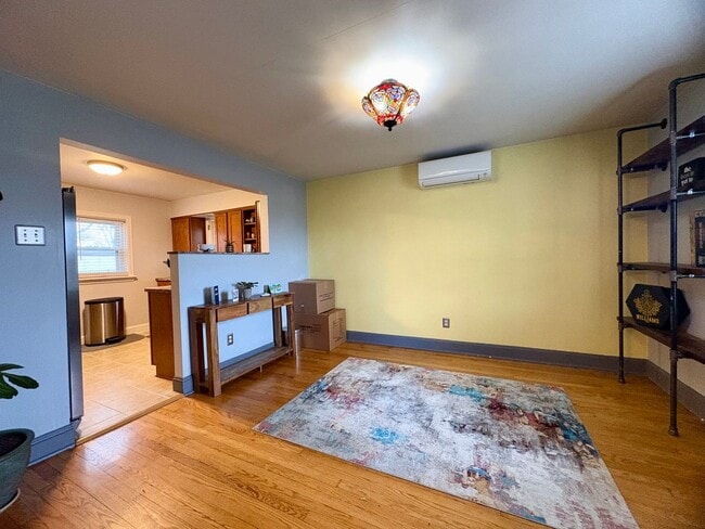 Building Photo - 3 Bedroom 1 Bathroom in Harrisburg!