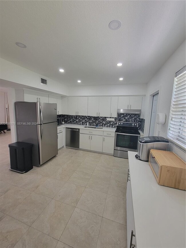 Building Photo - 1052 SW 79th Ave