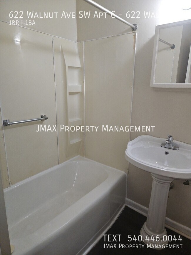 Building Photo - 622 Walnut Ave SW Apt C