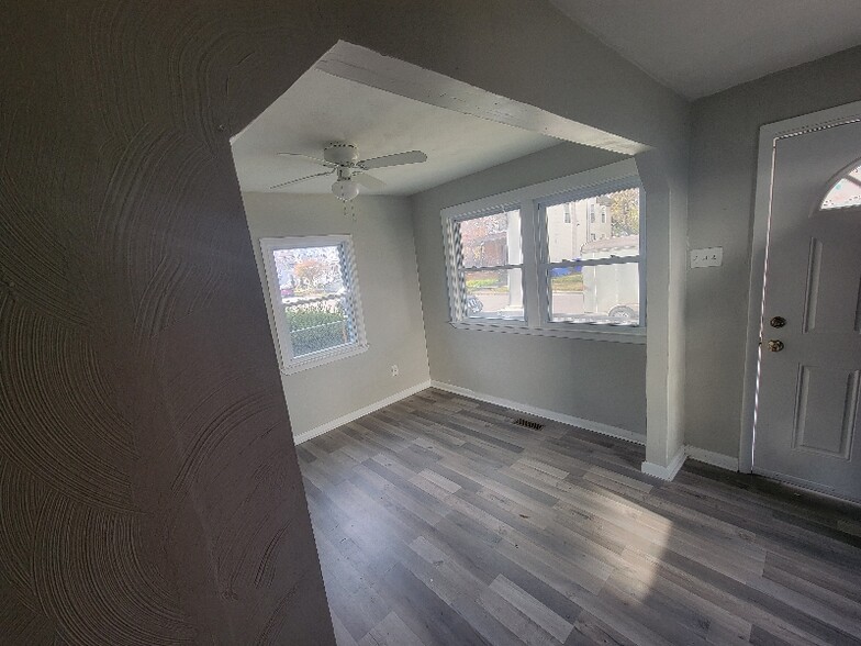 Building Photo - 410 Middlesex St