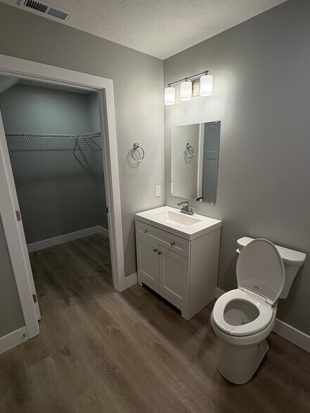 Building Photo - 4811 Richmond Dr