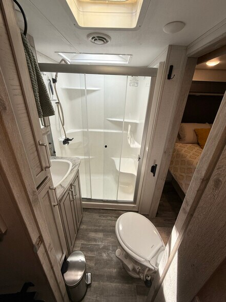 Building Photo - 6920 Riverland Dr