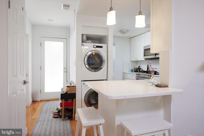 Building Photo - 1124 25th St NW