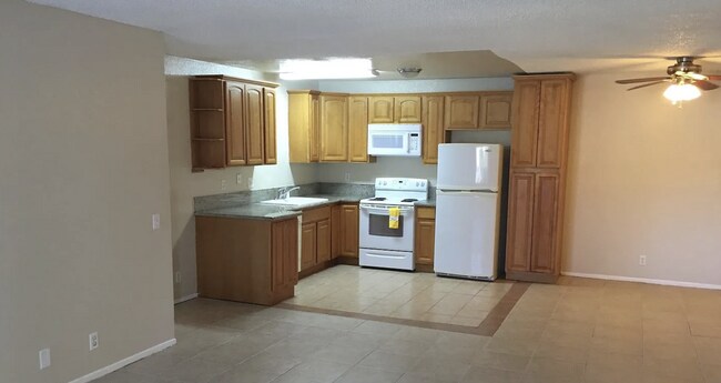 Building Photo - 433 Autumn Dr