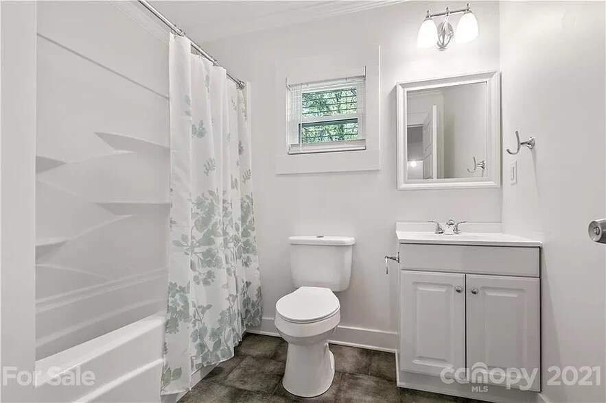 Room 3 (master) - 505 Green St