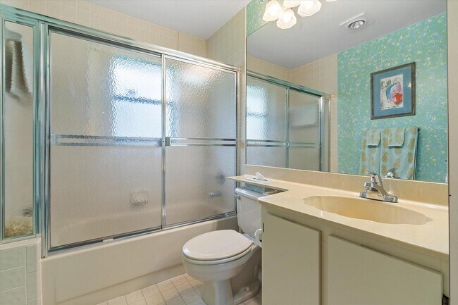 Building Photo - 16700 Willow Creek Dr